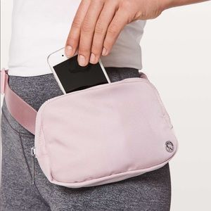 lululemon Everywhere Belt Bag Misty Pink